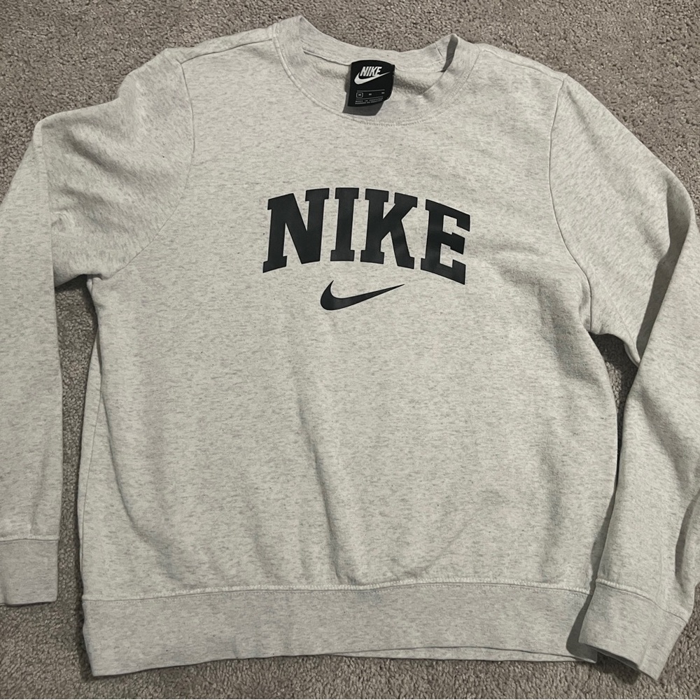 Women’s Nike crewneck lightweight sweatshirt